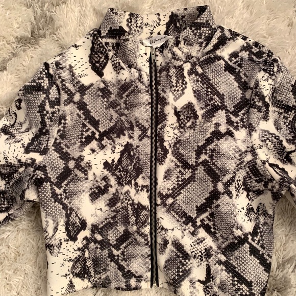 Revamped long sleeve crop - Picture 2 of 3